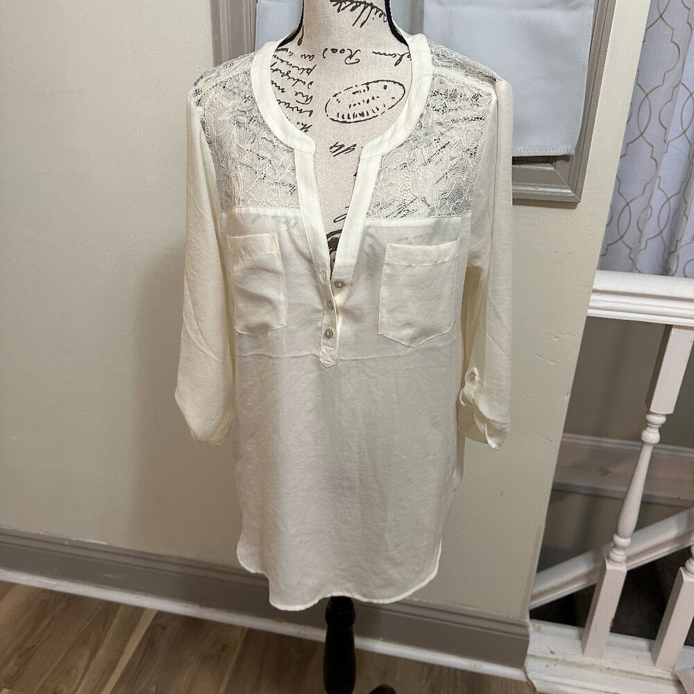 Express Ivory qtr sleeve blouse- Size Medium